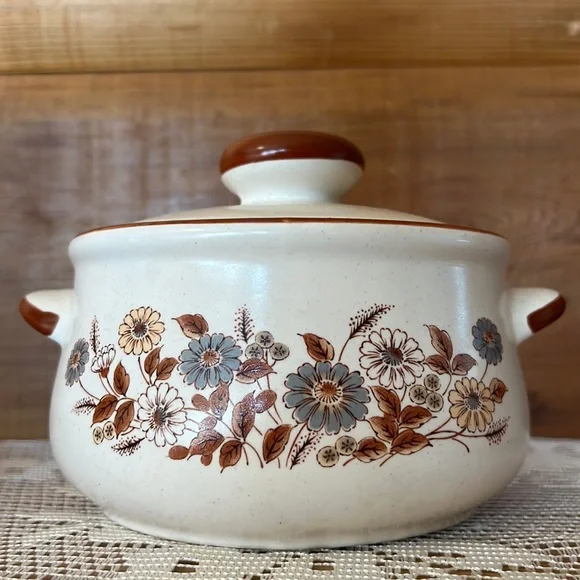 Gardenia Flower Casserole Pot - Picture 1 of 5